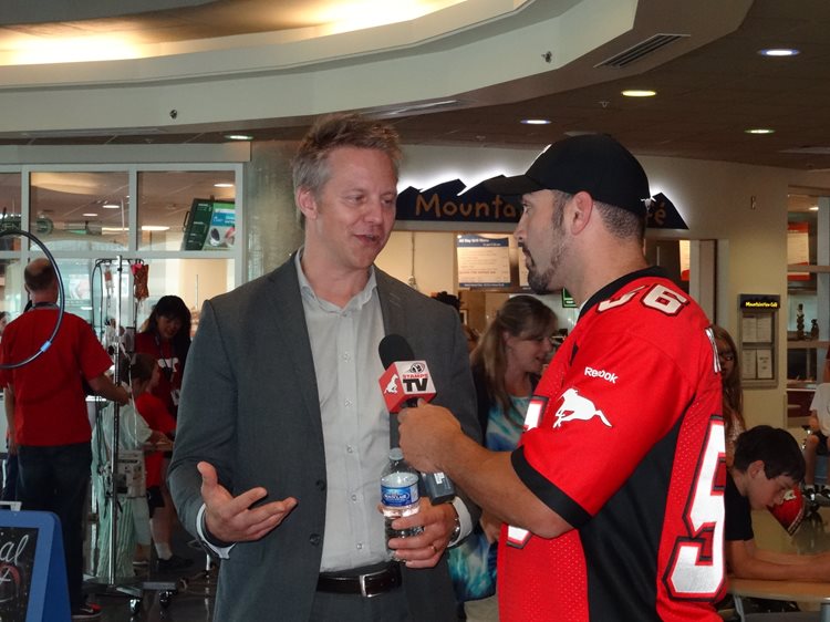 a man in a red shirt and a man in a blue shirt are talking