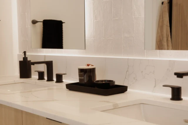Two sinks, zero stress. This simple ensuite upgrade makes all the difference with the morning rush and bedtime routines. 

#homedesign #ensuite #customhomes #shanehomes #calgaryhomes #interiordesign #designinspiration #customhomebuilder #yyc #yychomes