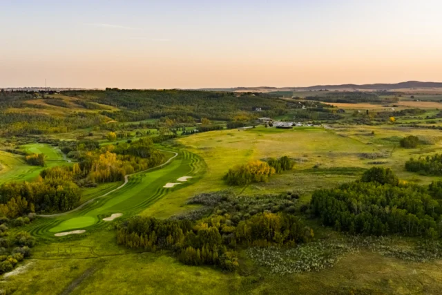 Imagine if the views of the rolling hills and green golf courses could be your backyard?

Well, you're in luck! In Sirocco, these views could be part of your daily routine.

Sirocco is located off of 120th Ave in SW Calgary, next to Pine Creek.

We have two brand new duplex showhomes and our team would love to give you the tour. Stop by anytime at:
📍361 & 365 Creekside Drive SW

#calgary #calgaryhomes #southwestcalgary #calgaryliving #shanehomes